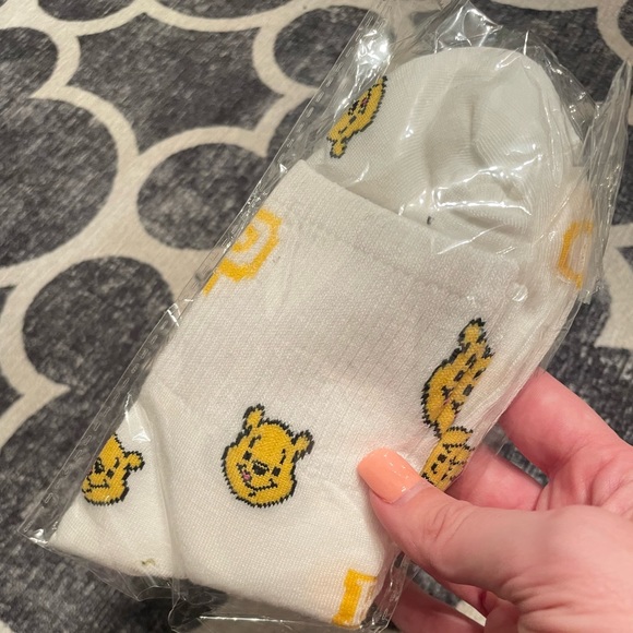 2/$15 Winnie the Pooh Socks Disney World  Disneyland Minnie  Donald  Sulley - Picture 2 of 3